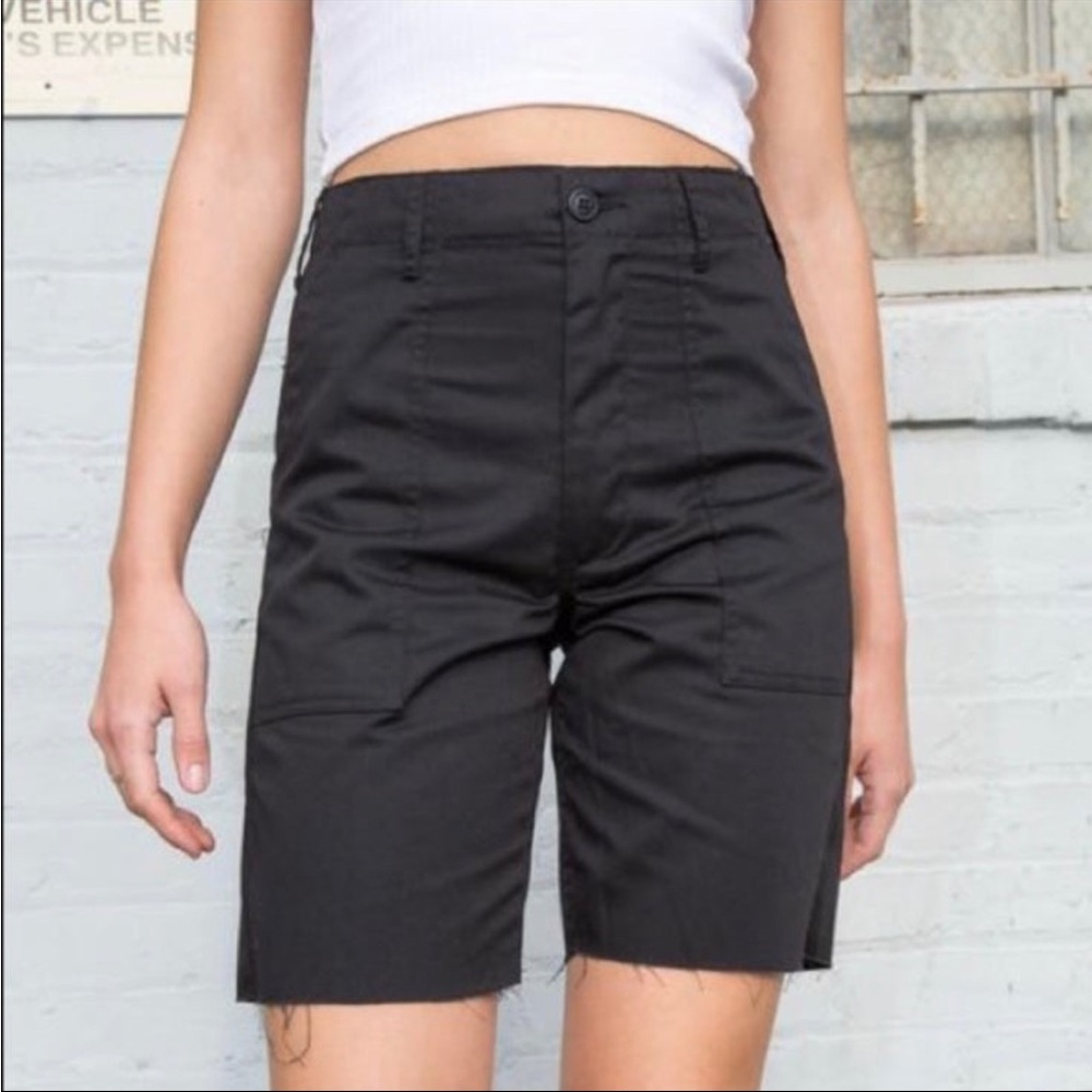 Brandy Melville Kim Cargo Shorts Black | Size S